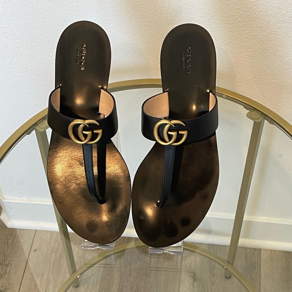 Black leather Women’s Gucci thong sandal size 42